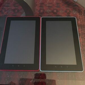 Dual Pack of kobo Vox ereader both needs battery.